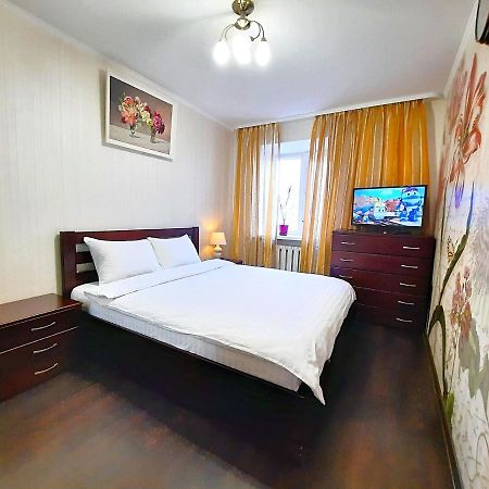 Ботанік Це 3 Кімнатна Квартира Подобово У Центрі Полтави Мережа Alex Apartments Безконтактне Заселення 24-7 Документи Для Відряджень Poltava Exterior photo