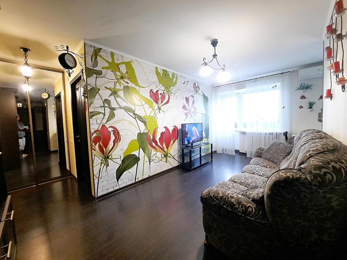Ботанік Це 3 Кімнатна Квартира Подобово У Центрі Полтави Мережа Alex Apartments Безконтактне Заселення 24-7 Документи Для Відряджень Poltava Exterior photo